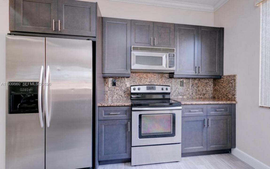 En Renta: $3,800 (4 camas, 2 baños, 2300 Pies cuadrados)