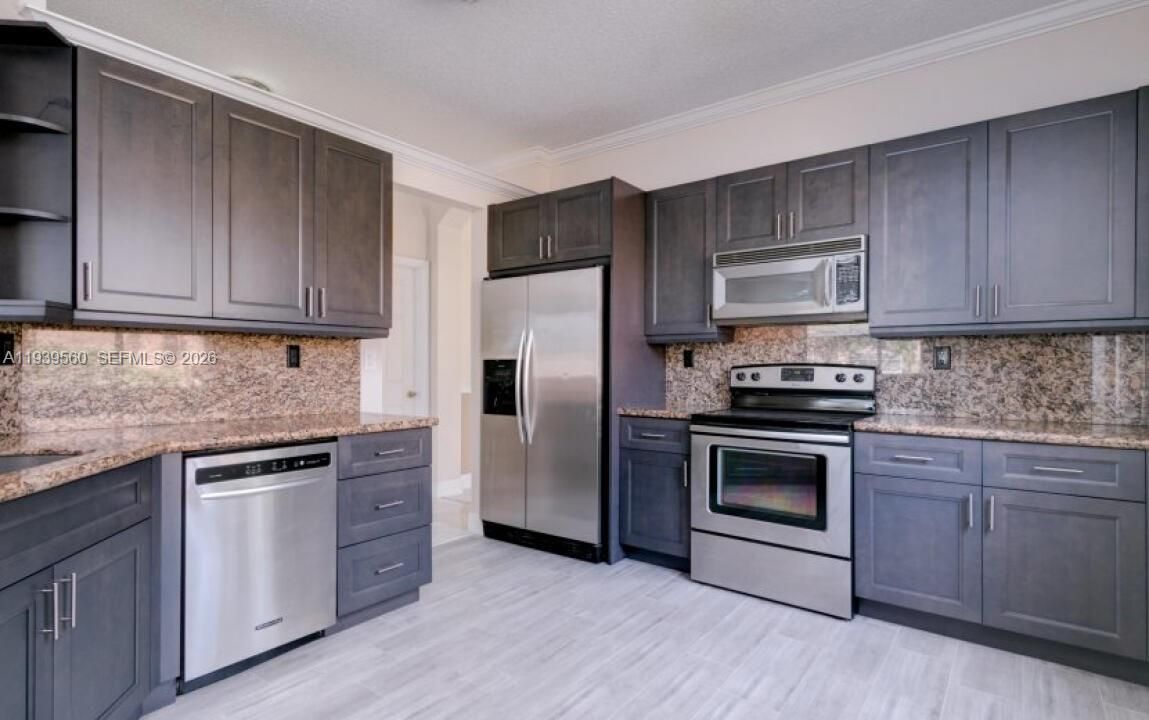 En Renta: $3,800 (4 camas, 2 baños, 2300 Pies cuadrados)