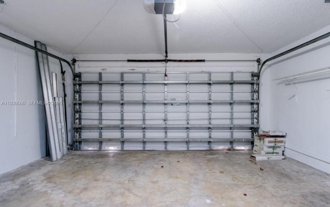 En Renta: $3,800 (4 camas, 2 baños, 2300 Pies cuadrados)