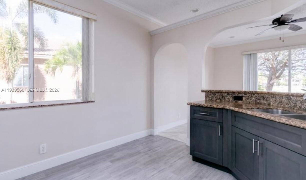 En Renta: $3,800 (4 camas, 2 baños, 2300 Pies cuadrados)