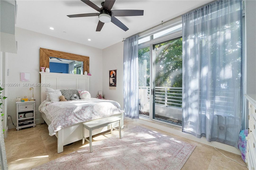 出租: $7,800 (3 贝兹, 3 浴室, 2950 平方英尺)