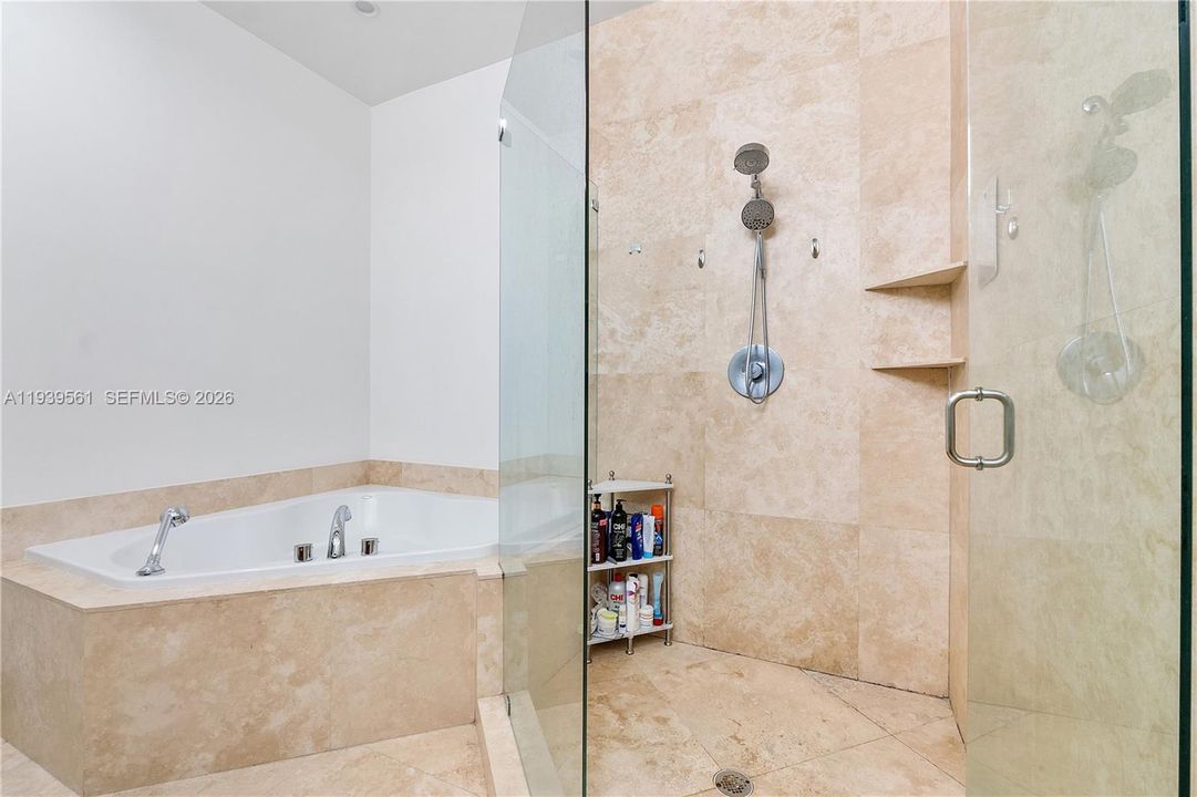 出租: $7,800 (3 贝兹, 3 浴室, 2950 平方英尺)