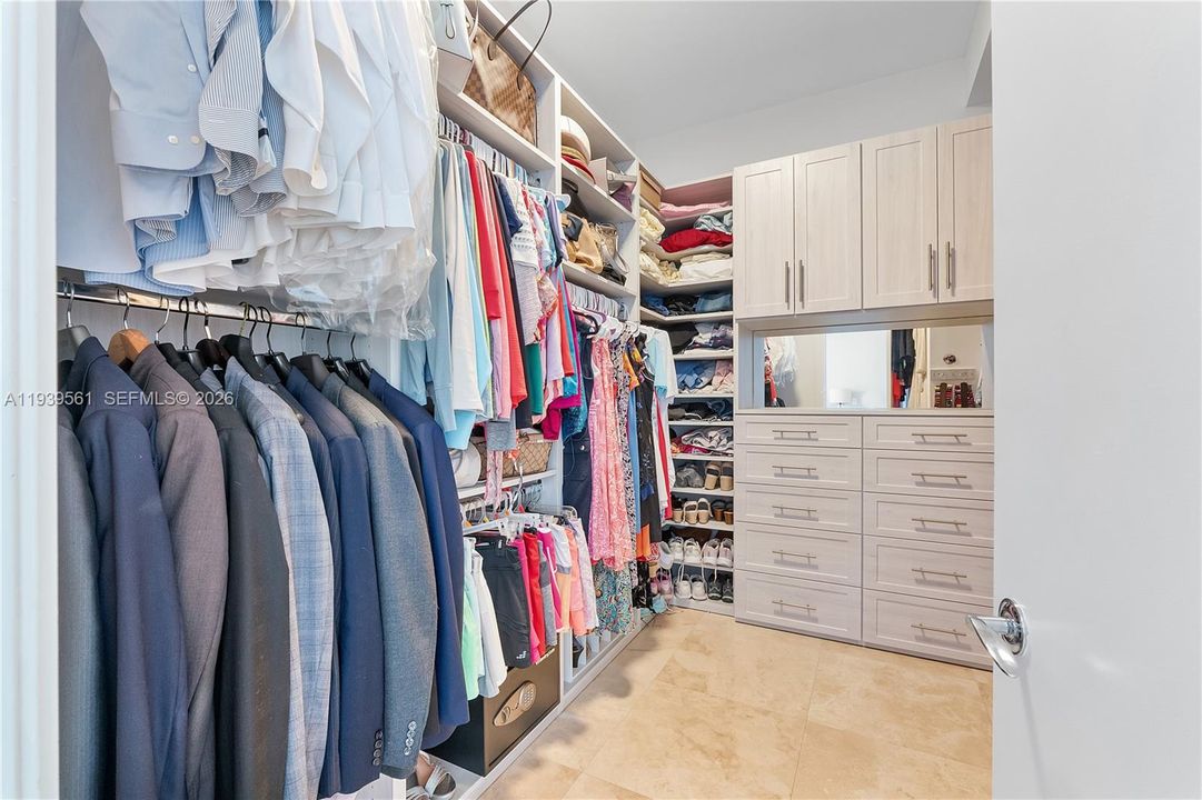 出租: $7,800 (3 贝兹, 3 浴室, 2950 平方英尺)