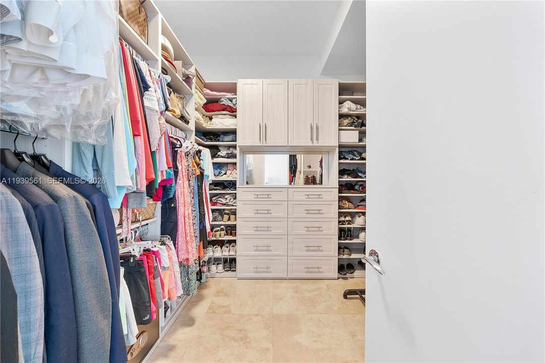 出租: $7,800 (3 贝兹, 3 浴室, 2950 平方英尺)