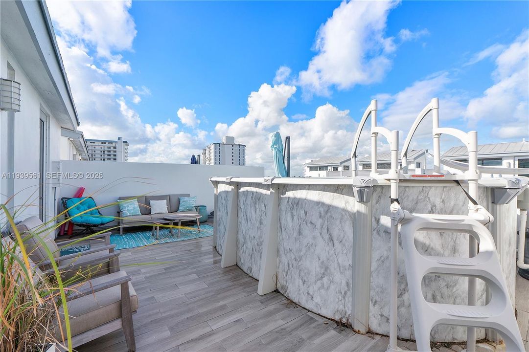 出租: $7,800 (3 贝兹, 3 浴室, 2950 平方英尺)