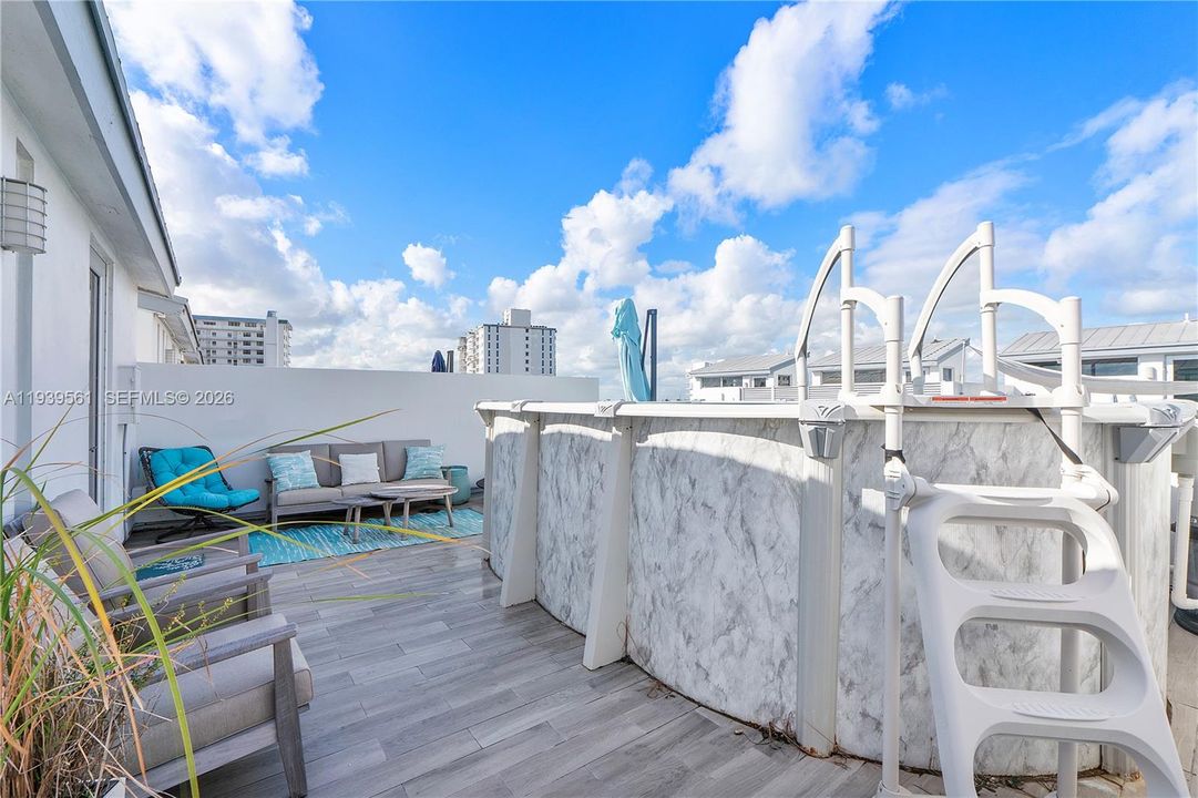 出租: $7,800 (3 贝兹, 3 浴室, 2950 平方英尺)