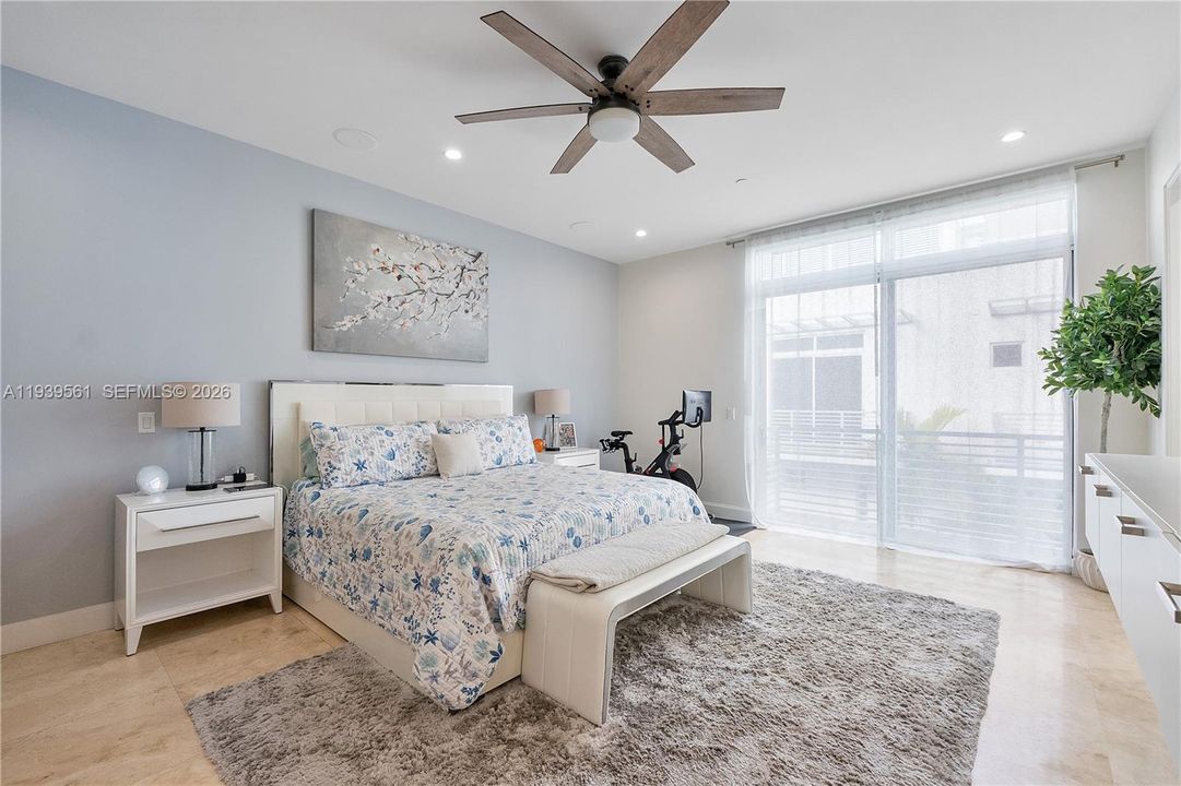 出租: $7,800 (3 贝兹, 3 浴室, 2950 平方英尺)