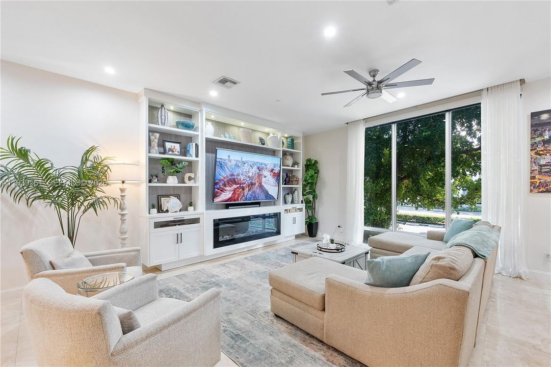 出租: $7,800 (3 贝兹, 3 浴室, 2950 平方英尺)