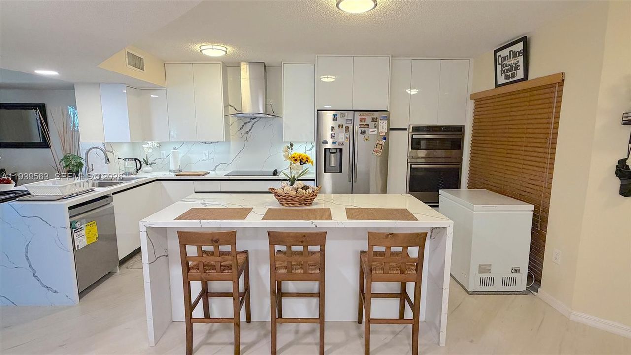 For Rent: $2,490 (2 beds, 2 baths, 1469 Square Feet)