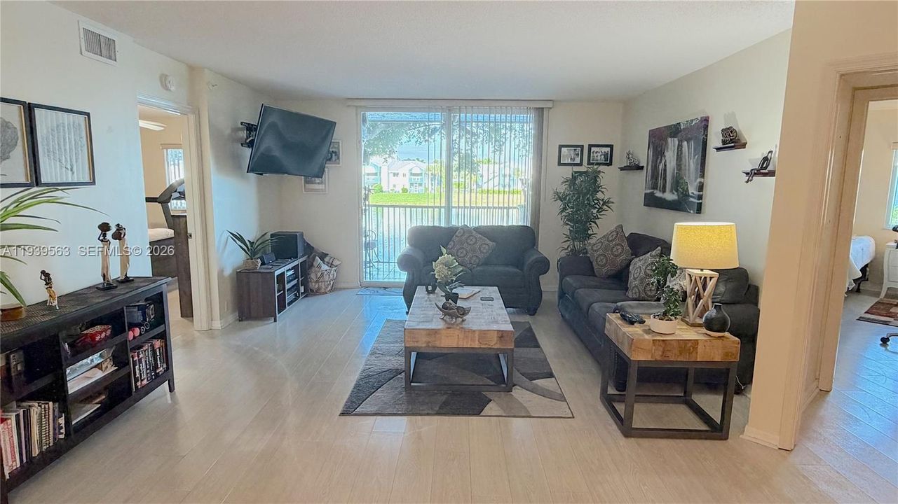 For Rent: $2,490 (2 beds, 2 baths, 1469 Square Feet)