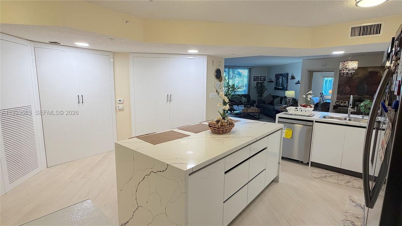 For Rent: $2,490 (2 beds, 2 baths, 1469 Square Feet)