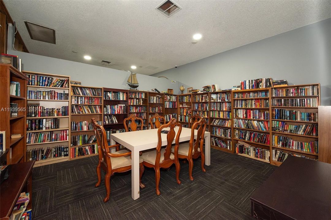 В аренду: $1,650 (1 спален, 1 ванн, 810 Квадратных фут)