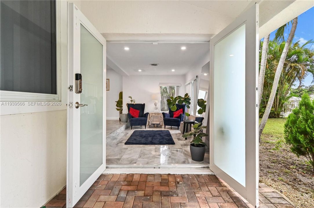 В аренду: $8,500 (4 спален, 2 ванн, 1668 Квадратных фут)