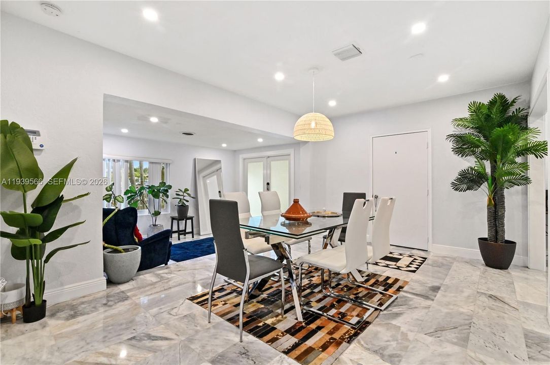 В аренду: $8,500 (4 спален, 2 ванн, 1668 Квадратных фут)