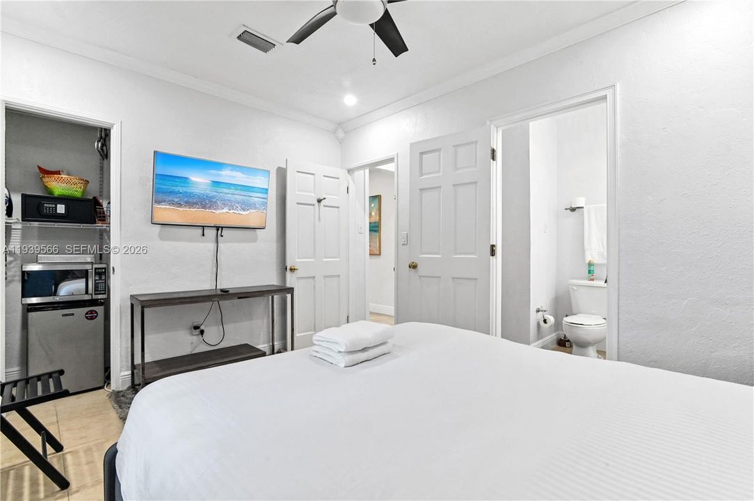 В аренду: $8,500 (4 спален, 2 ванн, 1668 Квадратных фут)