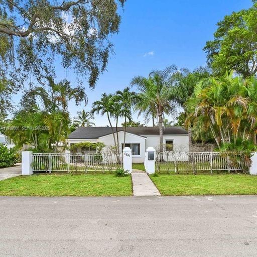 В аренду: $8,500 (4 спален, 2 ванн, 1668 Квадратных фут)