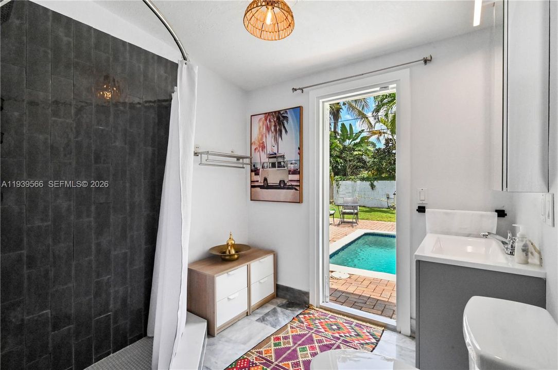 В аренду: $8,500 (4 спален, 2 ванн, 1668 Квадратных фут)