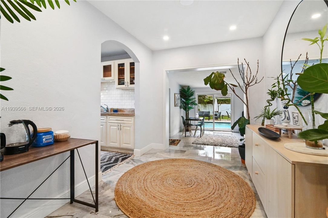 В аренду: $8,500 (4 спален, 2 ванн, 1668 Квадратных фут)