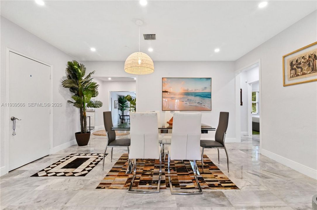 В аренду: $8,500 (4 спален, 2 ванн, 1668 Квадратных фут)