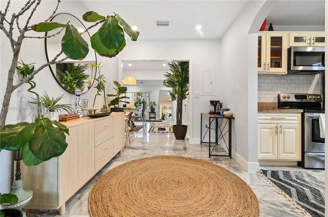 В аренду: $8,500 (4 спален, 2 ванн, 1668 Квадратных фут)