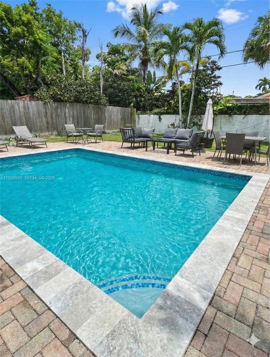 В аренду: $8,500 (4 спален, 2 ванн, 1668 Квадратных фут)