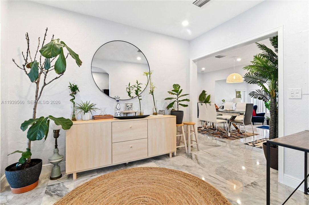 В аренду: $8,500 (4 спален, 2 ванн, 1668 Квадратных фут)