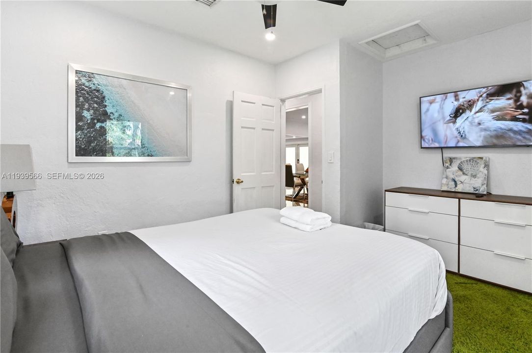 В аренду: $8,500 (4 спален, 2 ванн, 1668 Квадратных фут)