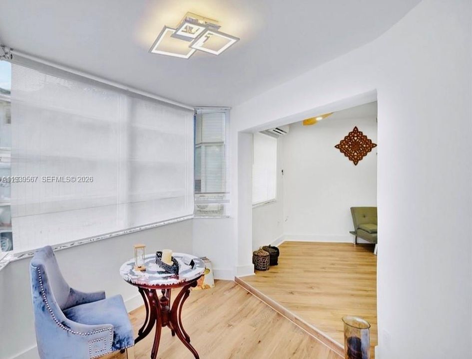 待售: $178,000 (1 贝兹, 1 浴室, 660 平方英尺)