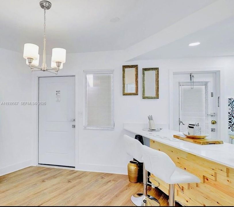 待售: $178,000 (1 贝兹, 1 浴室, 660 平方英尺)