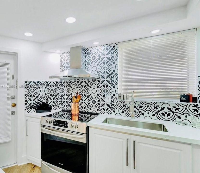 待售: $178,000 (1 贝兹, 1 浴室, 660 平方英尺)