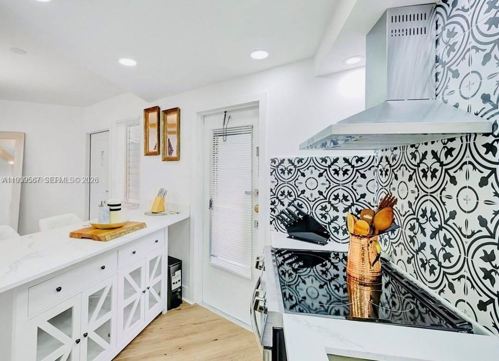 待售: $178,000 (1 贝兹, 1 浴室, 660 平方英尺)