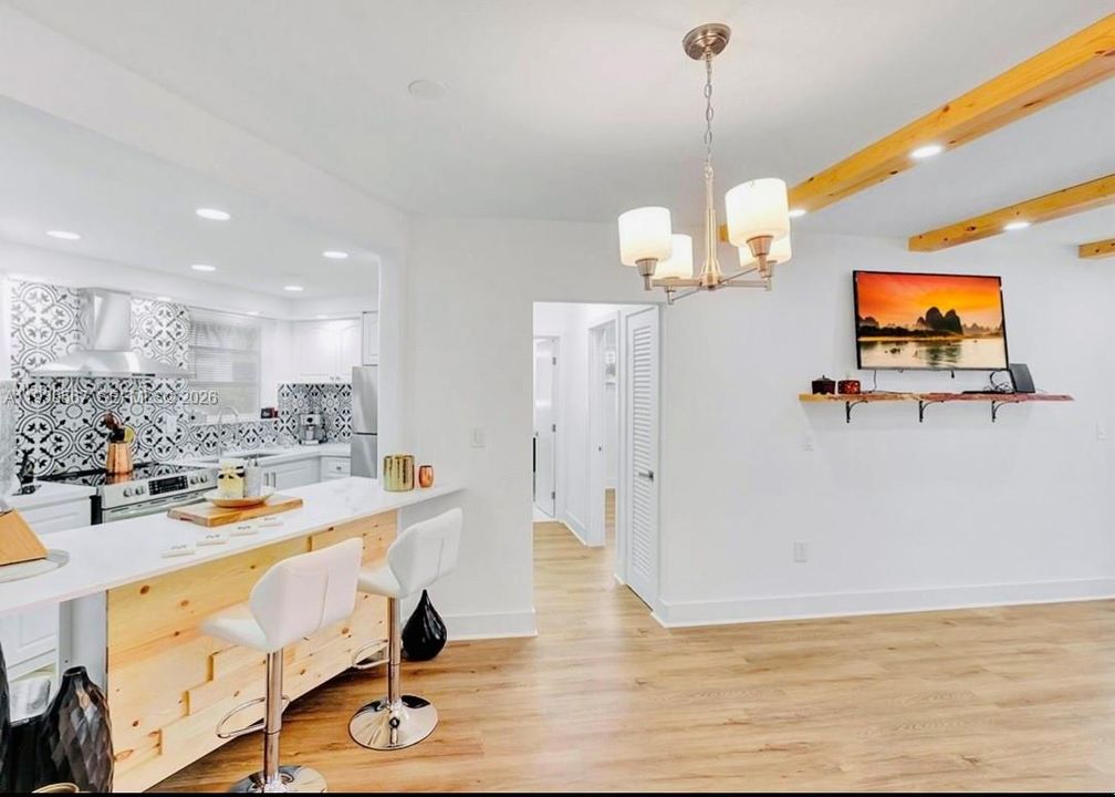 待售: $178,000 (1 贝兹, 1 浴室, 660 平方英尺)