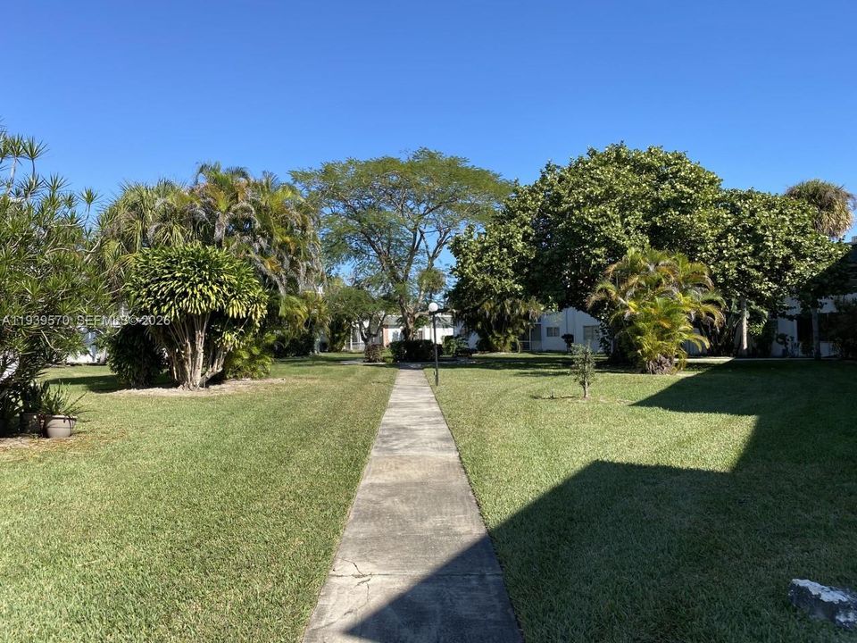 For Sale: $175,000 (2 beds, 2 baths, 1000 Square Feet)