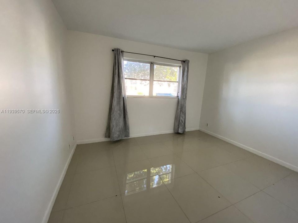 For Sale: $175,000 (2 beds, 2 baths, 1000 Square Feet)