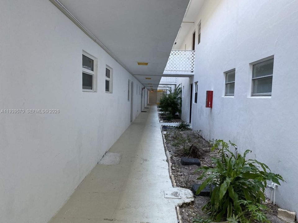 For Sale: $175,000 (2 beds, 2 baths, 1000 Square Feet)