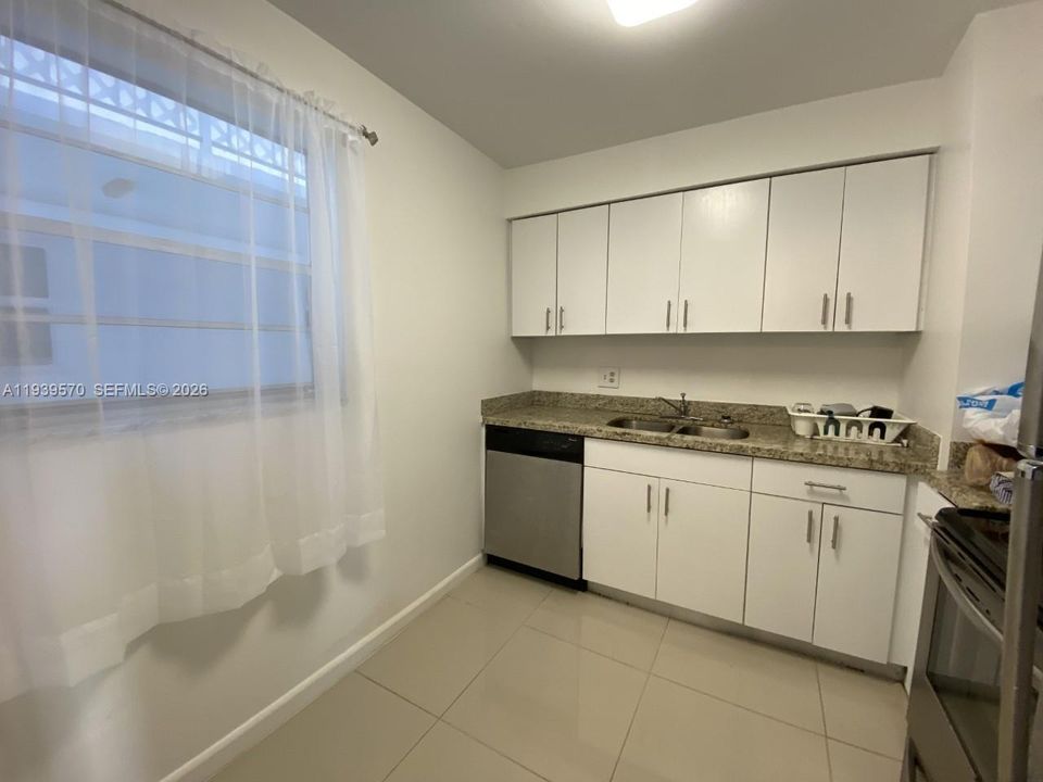 For Sale: $175,000 (2 beds, 2 baths, 1000 Square Feet)
