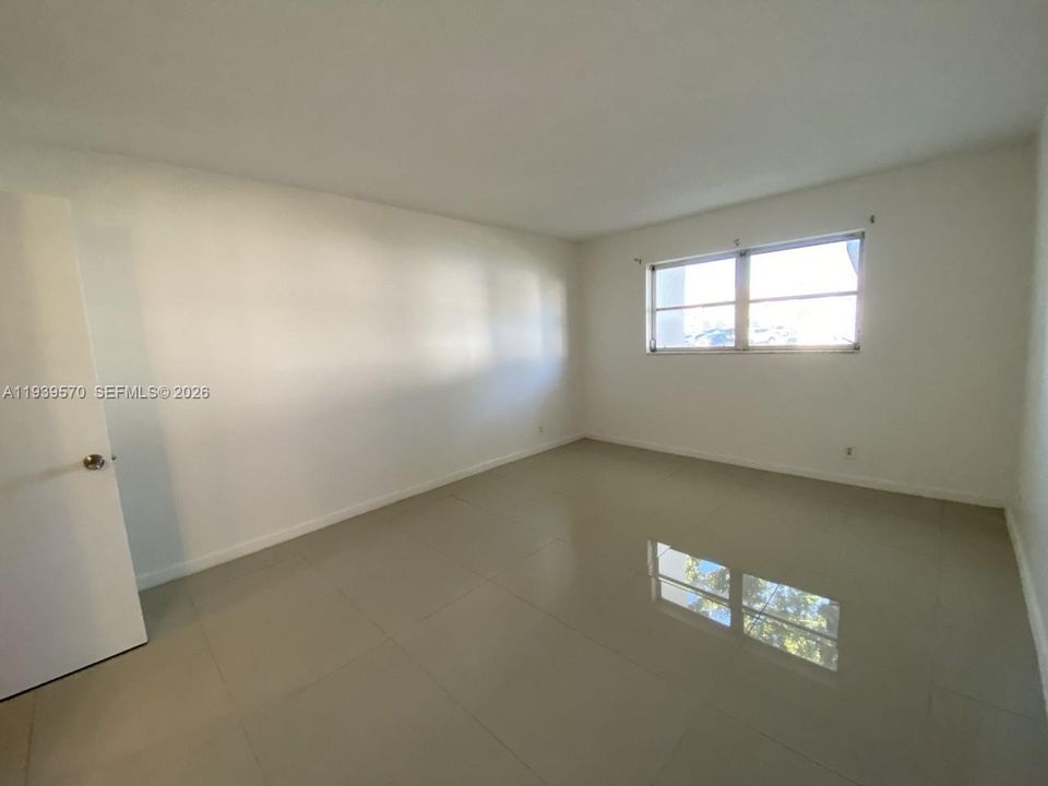 For Sale: $175,000 (2 beds, 2 baths, 1000 Square Feet)