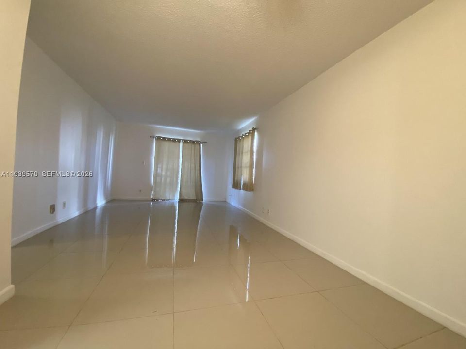 For Sale: $175,000 (2 beds, 2 baths, 1000 Square Feet)