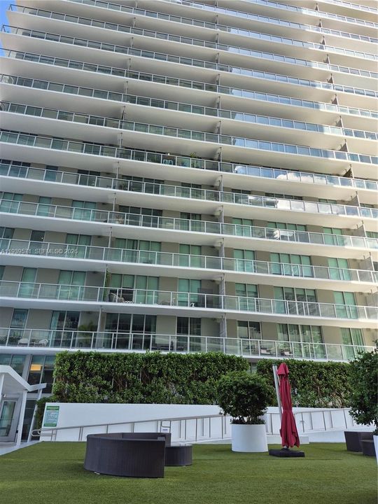 出租: $2,900 (1 贝兹, 1 浴室, 693 平方英尺)