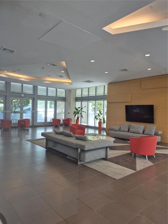 出租: $2,900 (1 贝兹, 1 浴室, 693 平方英尺)