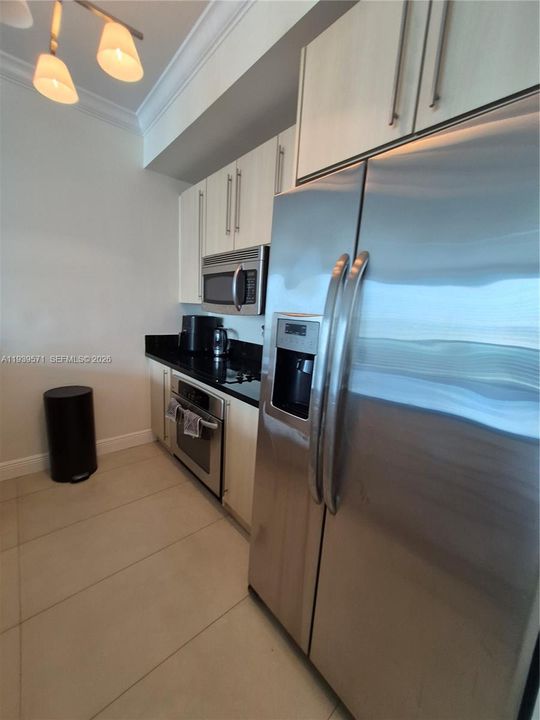 出租: $2,900 (1 贝兹, 1 浴室, 693 平方英尺)