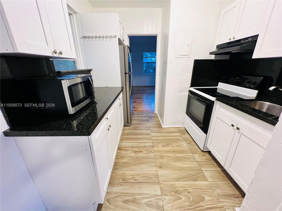 出租: $1,600 (1 贝兹, 1 浴室, 520 平方英尺)