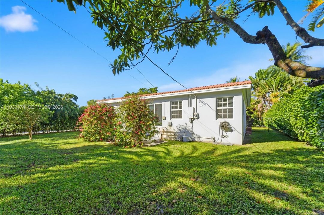 For Rent: $3,000 (2 beds, 1 baths, 1156 Square Feet)