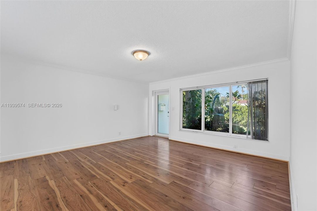 For Rent: $3,000 (2 beds, 1 baths, 1156 Square Feet)