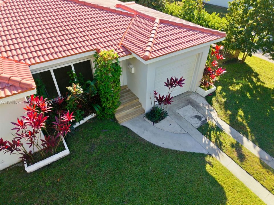 For Rent: $3,000 (2 beds, 1 baths, 1156 Square Feet)