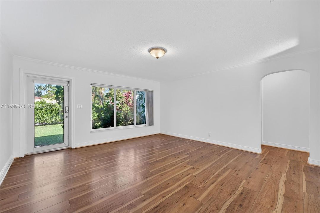 For Rent: $3,000 (2 beds, 1 baths, 1156 Square Feet)