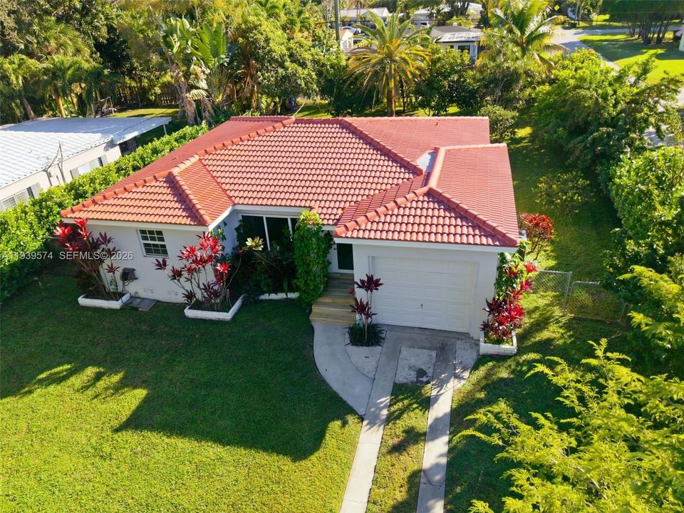 For Rent: $3,000 (2 beds, 1 baths, 1156 Square Feet)