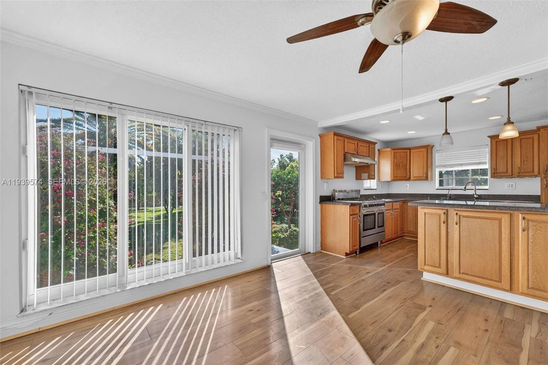 For Rent: $3,000 (2 beds, 1 baths, 1156 Square Feet)