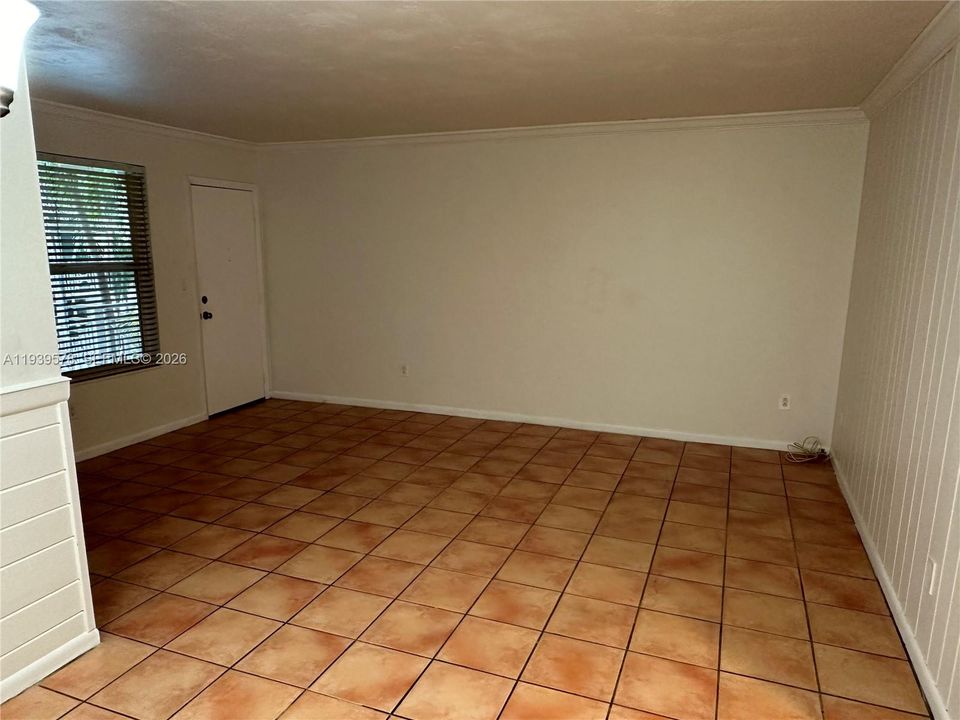 For Rent: $2,400 (1 beds, 1 baths, 608 Square Feet)