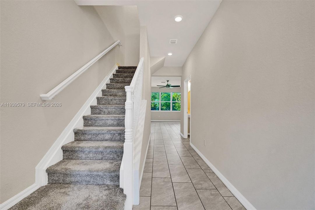 出租: $3,990 (3 贝兹, 2 浴室, 1780 平方英尺)